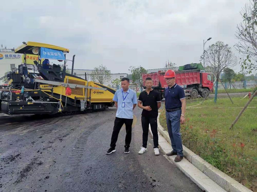 建設精品工程，鑄就行業名片，集團董事長孔德穩蒞臨舜宇光學路面工程檢查指導工作