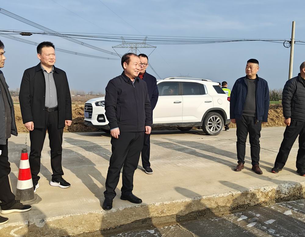 區長劉慶東視察S335肖王鎮至胡店鄉道路改建工程 督導民生交通項目高效推進_副本
